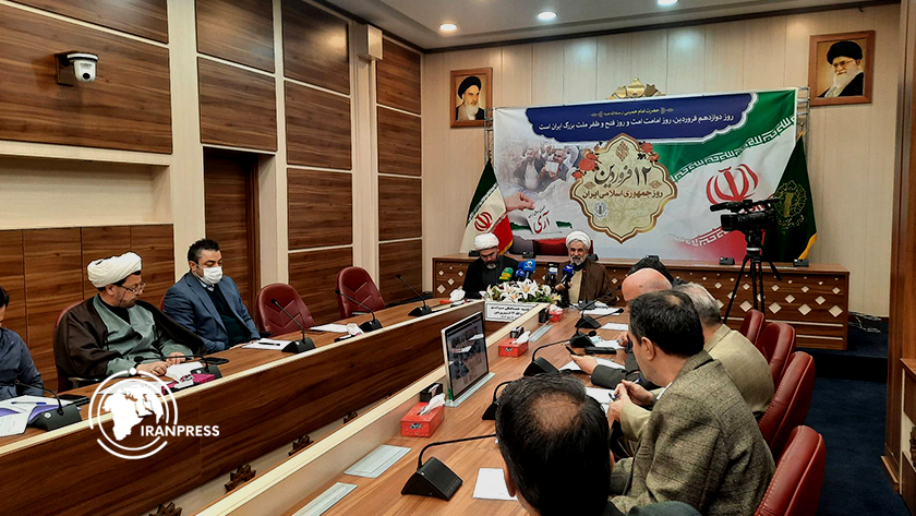 Iranpress: شعار امسال روز جمهوری اسلامی: «یک ملت، یک پرچم»؛ تجلیل از دستاوردهای انقلاب اسلامی