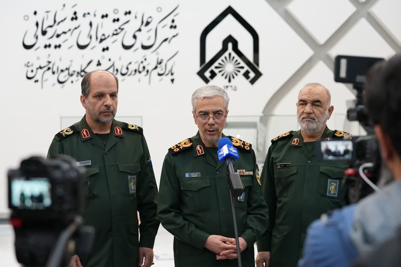 Iranpress: سرلشکر باقری: حرکت پرشتاب در فناوری باید با جدیت ادامه یابد