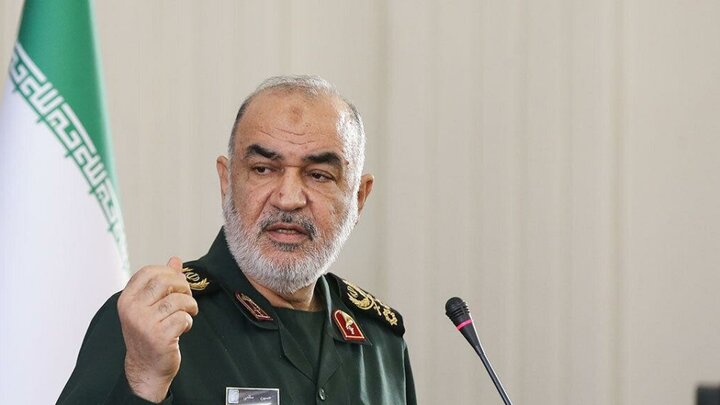 Iranpress: سردار سلامی: پاسخ ایران به تهدیدات دشمن قاطع و کوبنده خواهد بود