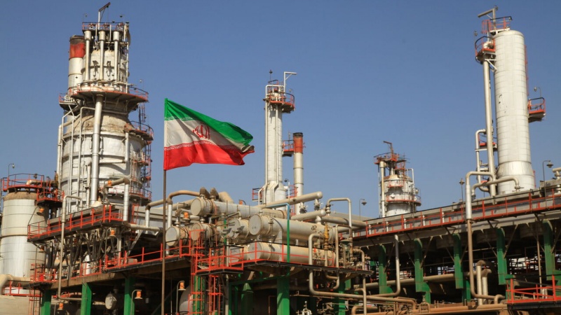 Iranpress: 29 اسفند، سالروز ملی شدن صنعت نفت در ایران
