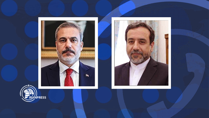 Iranpress: بررسی اوضاع امنیتی و سیاسی منطقه در گفت وگوی تلفنی وزرای خارجه ایران و ترکیه