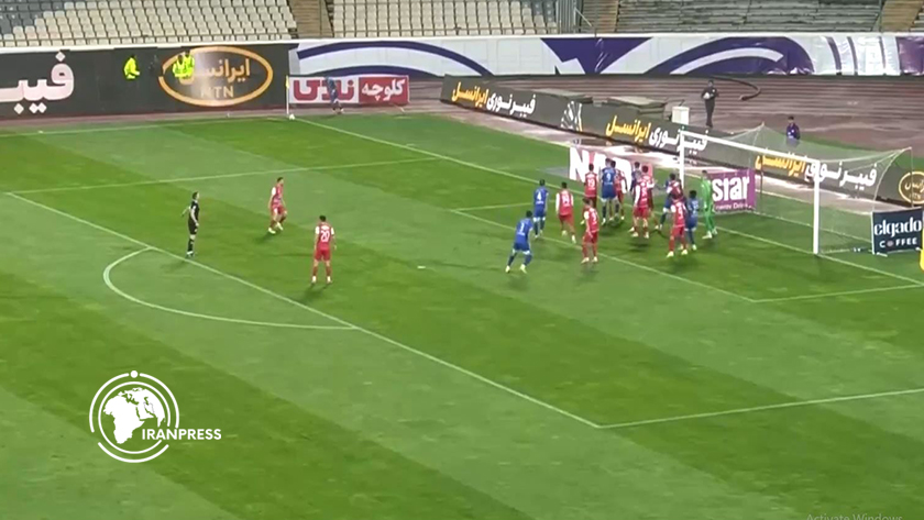 Iranpress: توقف پرسپولیس و سپاهان / قهرمانی از دسترس دورتر شد