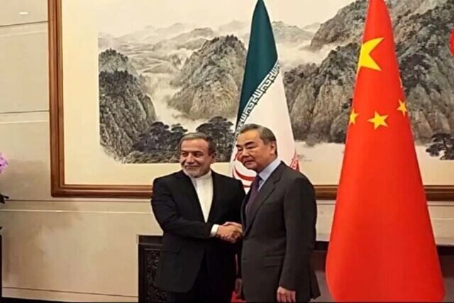 Iranpress: سفر وزیر خارجه ایران به چین: تقویت روابط دوجانبه و همکاری‌های چندجانبه