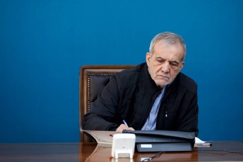 Iranpress: پزشکیان: فردوسی بزرگ، الگویی جاودانه برای حیات فرهنگی ما برجای گذاشت