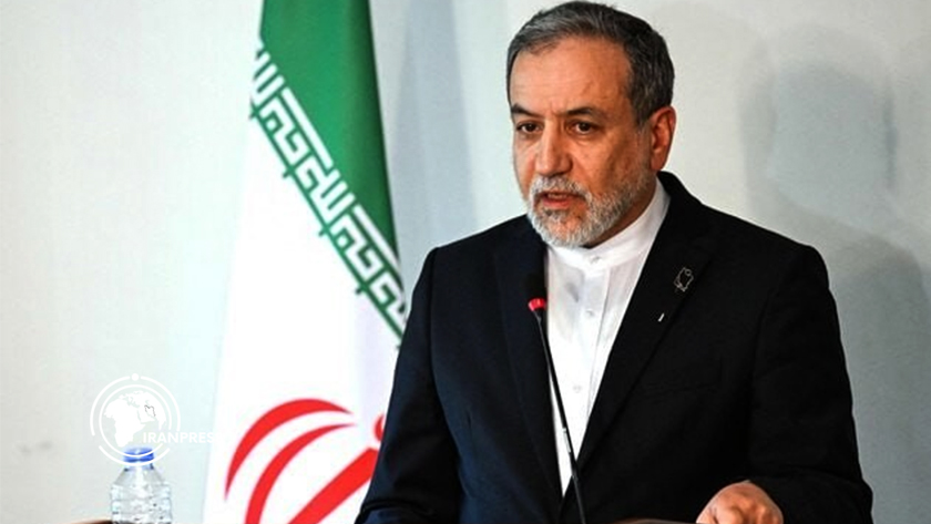 Iranpress: وزیر خارجه ایران : پیشنهاد مکتوب آمریکا دارای ابهامات و سوالات بسیاری است
