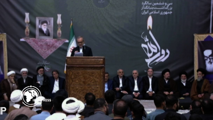 Iranpress: پزشکیان: امام راحل جامعه ایران را به سوی عزت و سربلندی هدایت کرد
