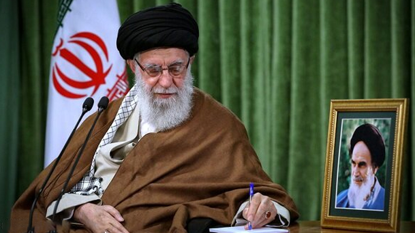 Iranpress: موافقت رهبر معظم انقلاب با عفو و تخفیف مجازات جمعی از محکومان