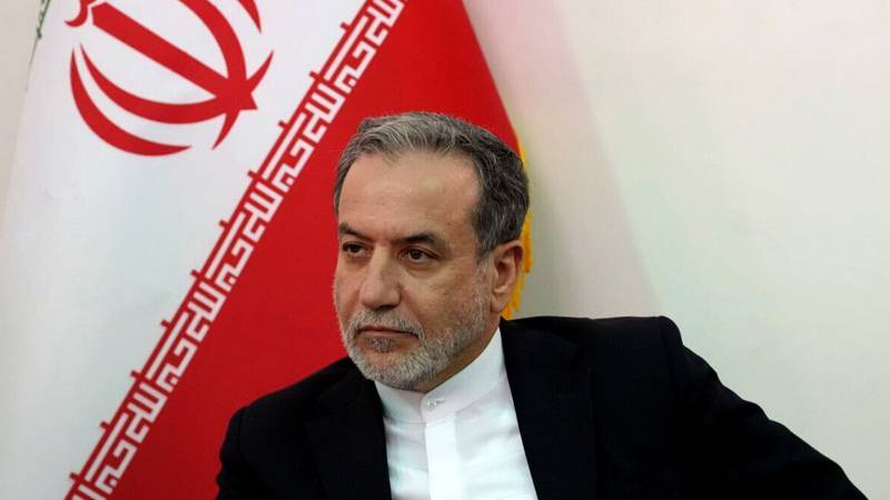 Iranpress: رایزنی تلفنی عراقچی با همتایان خود در خصوص حملات رژیم صهیونیستی به ایران