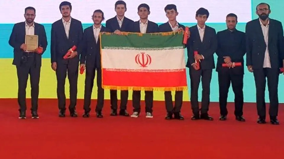 Iranpress: دانش‌آموزان ایرانی رتبه دوم المپیاد جهانی ریاضی را کسب کردند