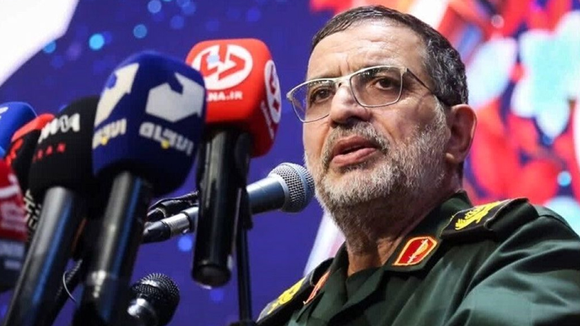 Iranpress: سردار نائینی: در صورت تکرار حماقت، مشخص نیست دشمن را رها کنیم