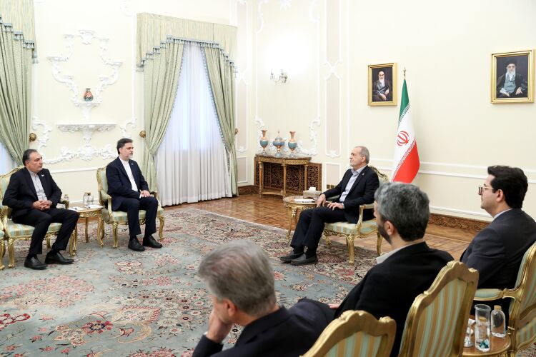 Iranpress: تاکید رئیس جمهور بر ارتقاء روابط ایران با کشورهای کرواسی و ماداگاسکار