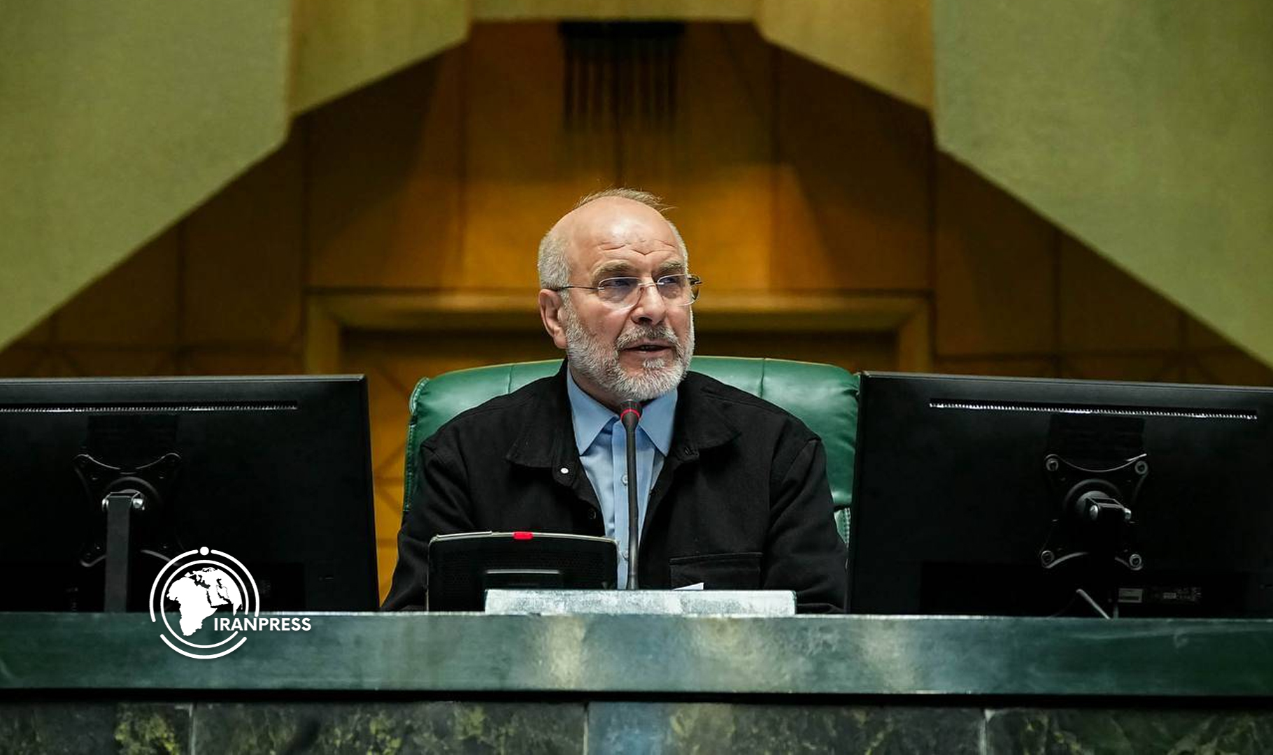 Iranpress: قالیباف رئیس مجلس ماند