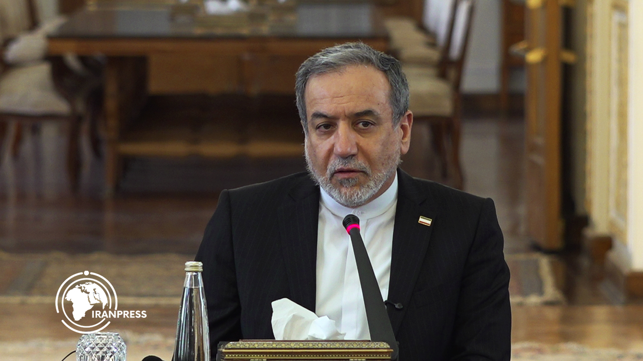 Iranpress: عراقچی: حمله به لبنان تفاهم‌نامه را لغو خواهد کرد