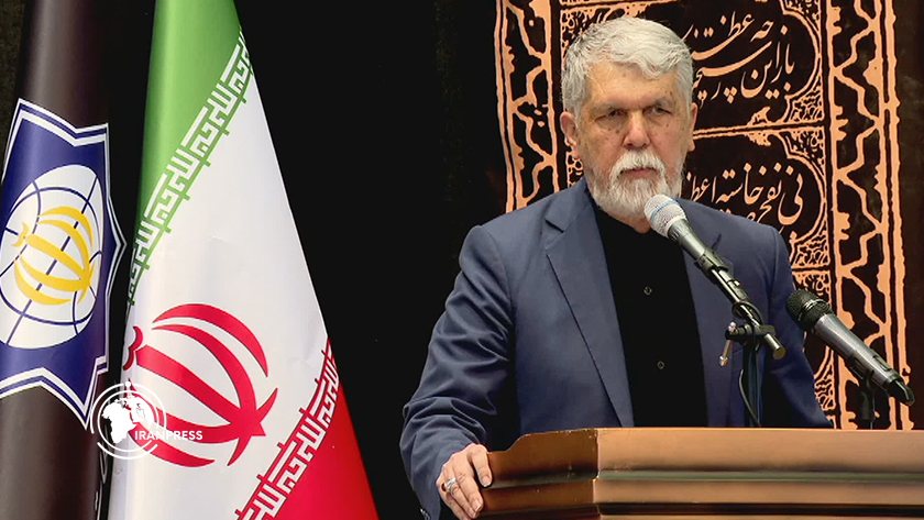 Iranpress: صالحی: رهبر انقلاب با شعر مانوس بود