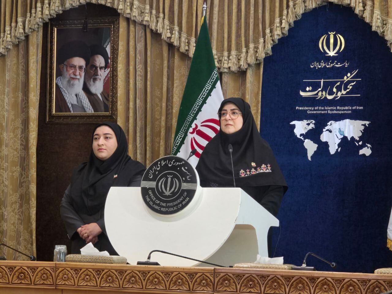Iranpress: مهاجرانی: ملت ایران مستحکم و خردمند از این بزنگاه تاریخی عبور خواهد کرد