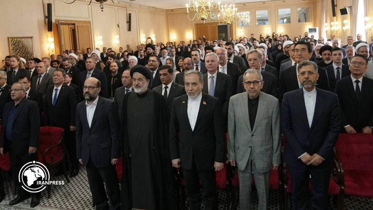 Iranpress: عراقچی: جنایت‌ها را نه فراموش می‌کنیم، نه می‌بخشیم