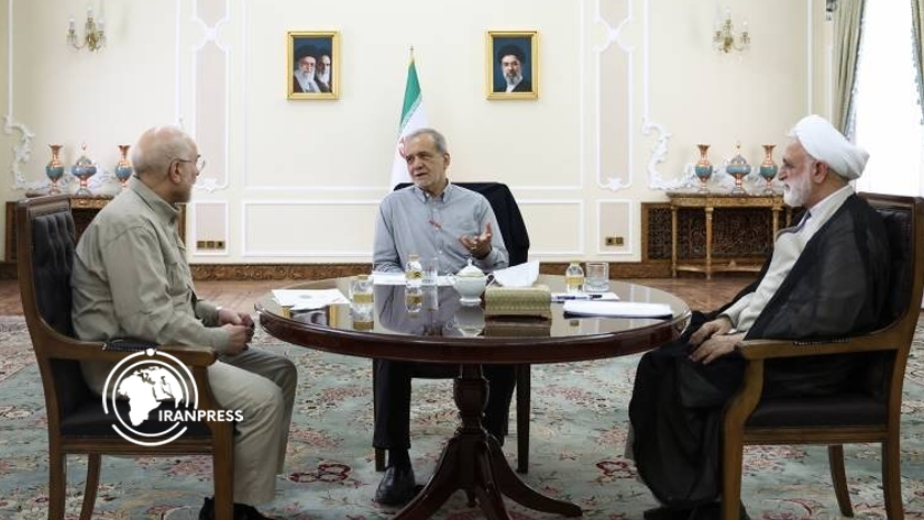 Iranpress: تأکید سران قوا بر تحکیم وحدت ملی و صیانت از اقتدار ایران در نشست سه‌ قوه