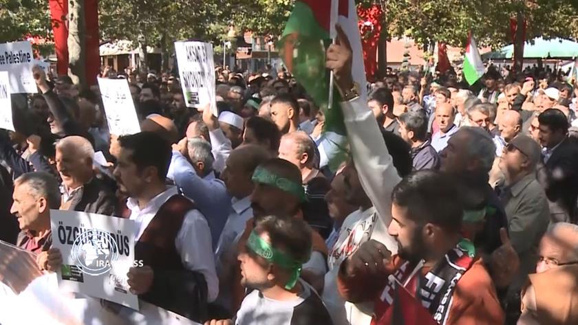 Iranpress: حمایت مردم ترکیه از فلسطین و محکومیت جنایت صهیونیست‌ها در غزه 