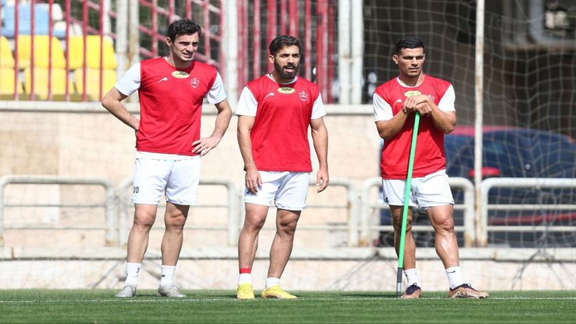 Iranpress: برگزاری تمرین پرسپولیسی‌ها با حضور یحیی گل محمدی