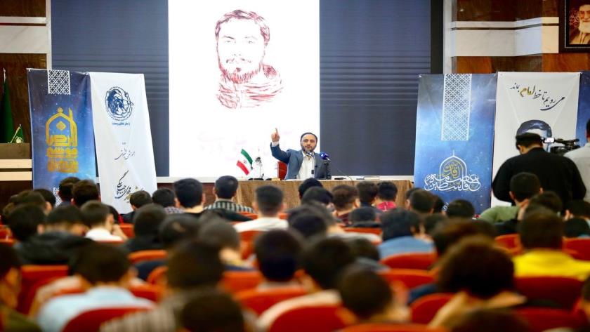 Iranpress: بهادری جهرمی: ۴ هزار نخبه را در بنگاه‌های فعال داخلی بورسیه کرده‌ایم