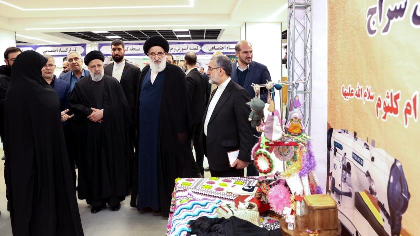 ایران پرس: بازدید رئیسی از نمایشگاه فعالیت‌ها و دستاوردهای قرارگاه اجتماعی استان البرز