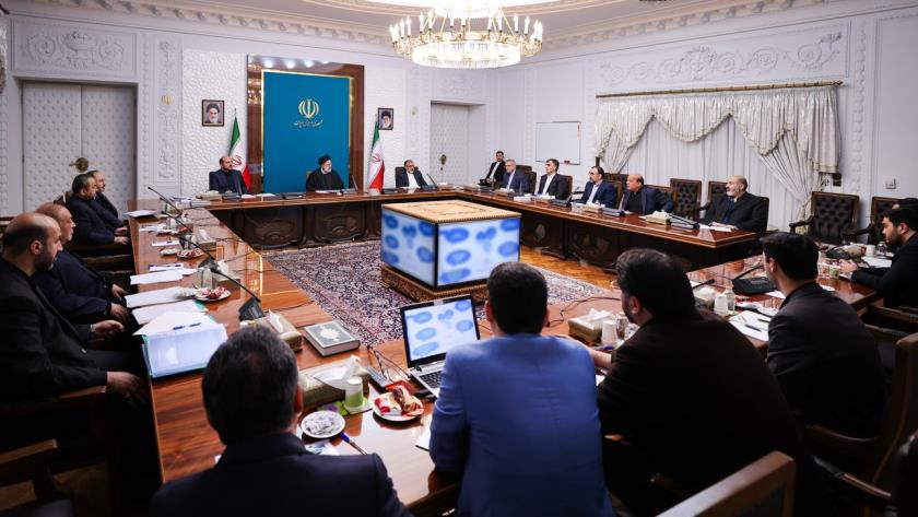 Iranpress: تاکید رئیسی بر تسریع اجرای پروژه‌های ریلی تهران-مشهد، رشت-کاسپین و بافق-اقلید