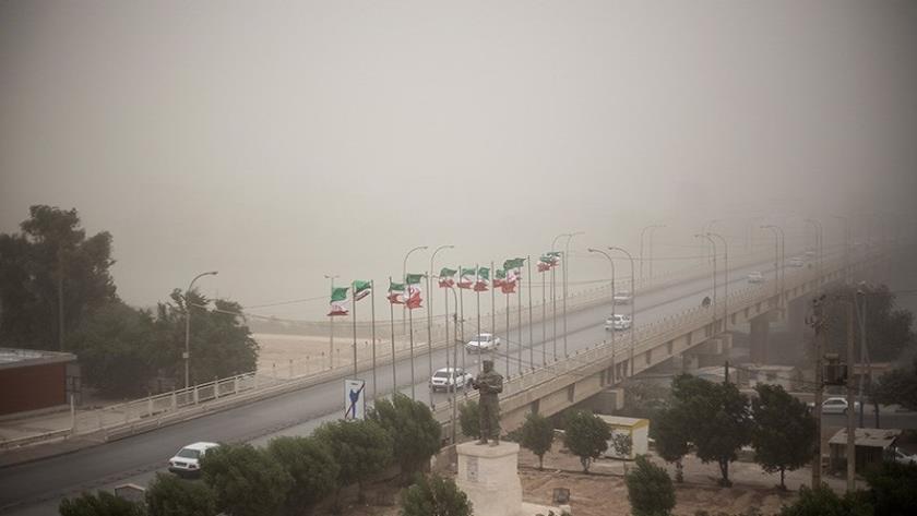 Iranpress: وزش باد شدید در تهران تا غروب سه‌شنبه ادامه دارد