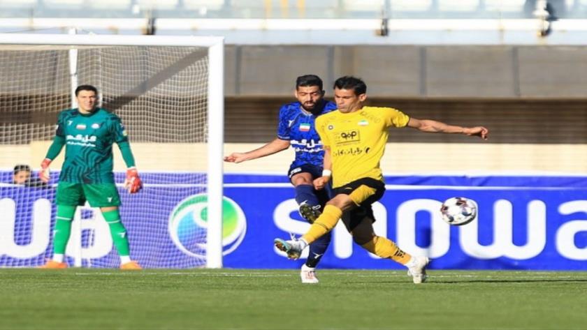 Iranpress: شکست سپاهان در سیرجان/ فرصت پرسپولیس برای نزدیک شدن به صدر