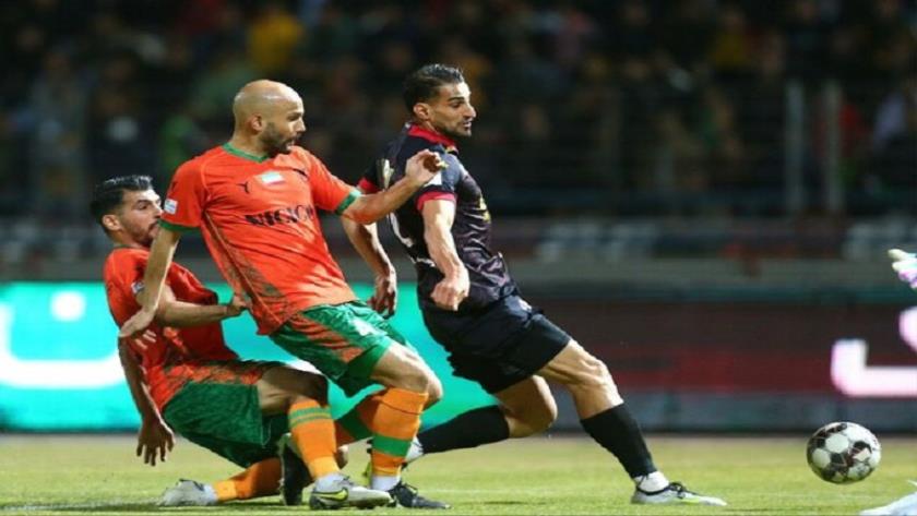 Iranpress: توقف پرسپولیس پس از شکست سپاهان در قزوین/ استقلال صدرنشین نیم فصل ماند