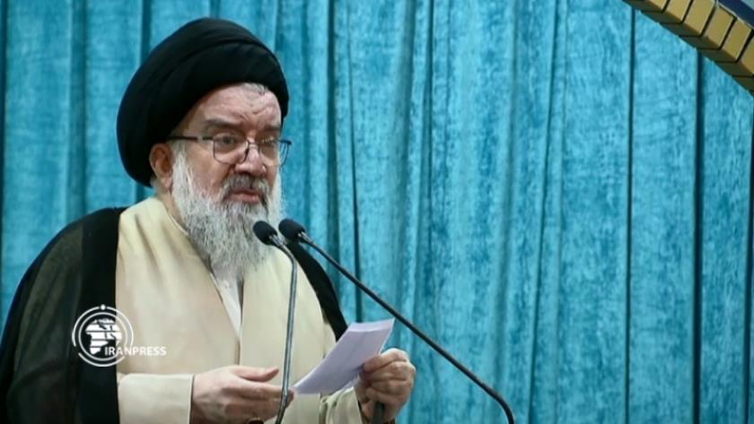 Iranpress: خطیب نماز جمعه تهران: داعش عنصر دست ساز آمریکا و اسرائیل است