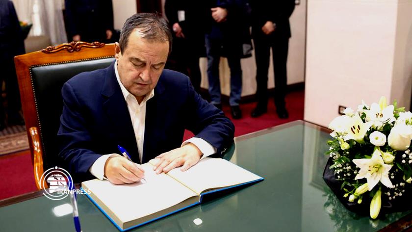 Iranpress: اعلام همدردی وزیر خارجه صربستان با ایران