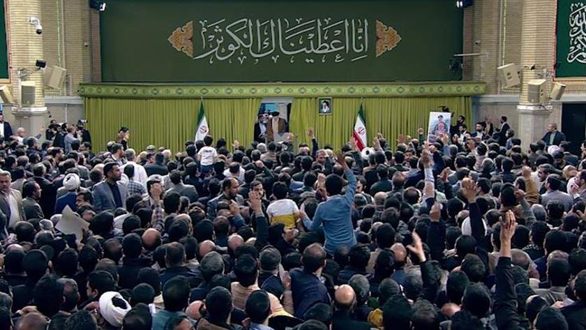 Iranpress: دیدار قشرهای مختلف مردم قم با رهبر معظم انقلاب