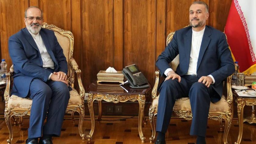 Iranpress: تاکید امیرعبداللهیان بر گسترش مناسبات ایران و عمان