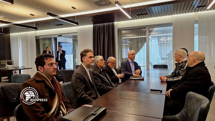Iranpress: بازدید وزیر ورزش ایران از «خانه فوتبال» صربستان 