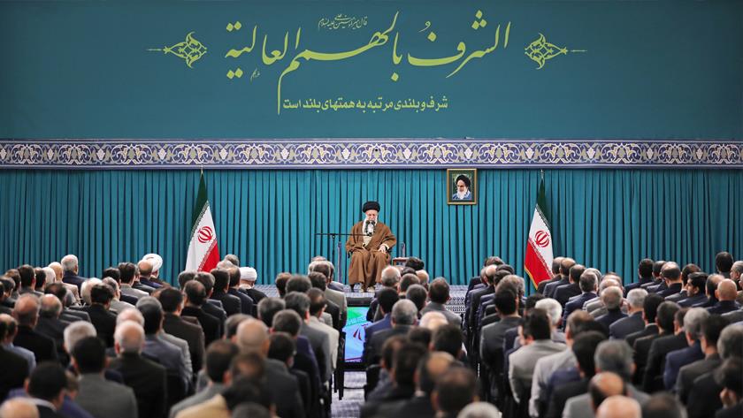 Iranpress: مسئولیت‌های دولت و بخش خصوصی برای پیشرفت اقتصادی