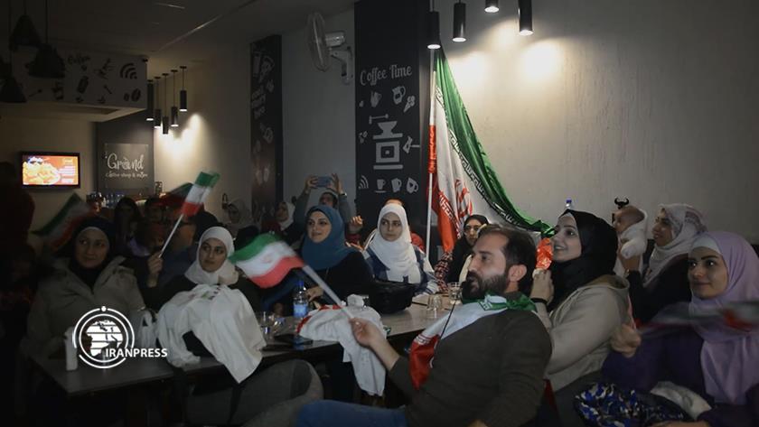 Iranpress: خوشحالی ایرانیان مقیم دمشق با پیروزی ایران مقابل سوریه