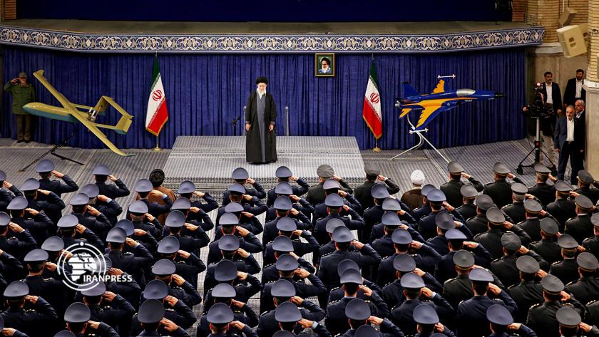 Iranpress: حضور پرشور در راهپیمایی ۲۲ بهمن نشانه اقتدار ملی