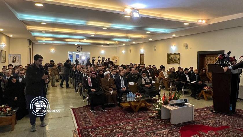 Iranpress: پیروزی انقلاب اسلامی ثمره یکپارچگی ملت ایران بود 