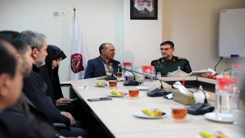 Iranpress: بازدید فرمانده نیروی دریایی سپاه از شبکه جهانی سحر 