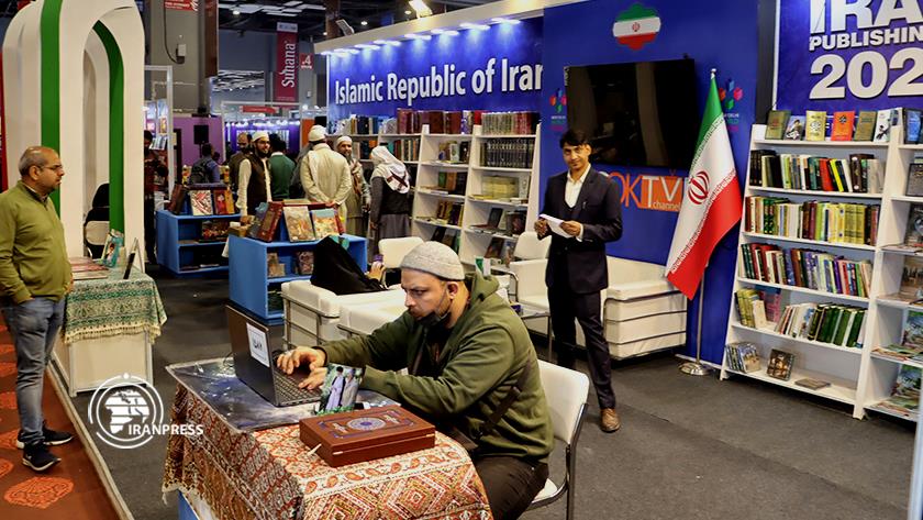 Iranpress: استقبال مردم هند از غرفه ایران در نمایشگاه کتاب دهلی‌نو