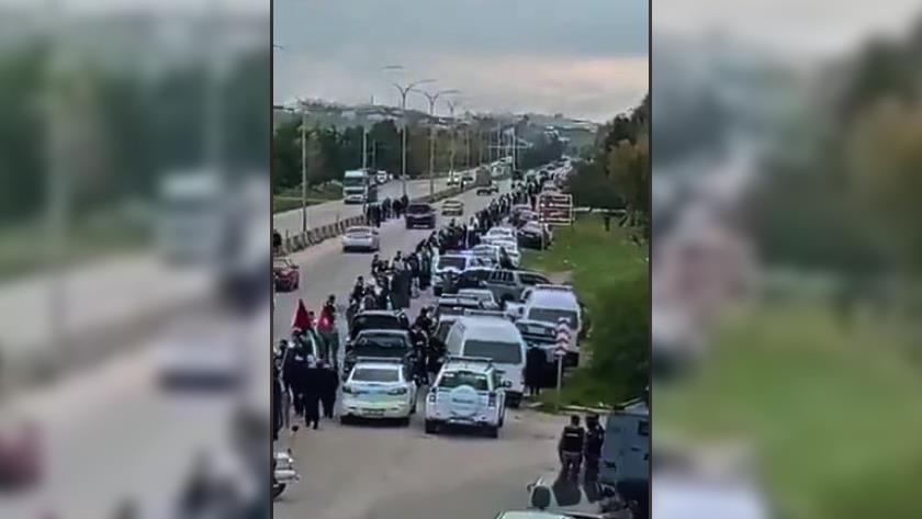 Iranpress: ببینید: زنجیره انسانی اردنی‌ها در برابر عبور کامیون‌های حمل سبزیجات به فلسطین اشغالی