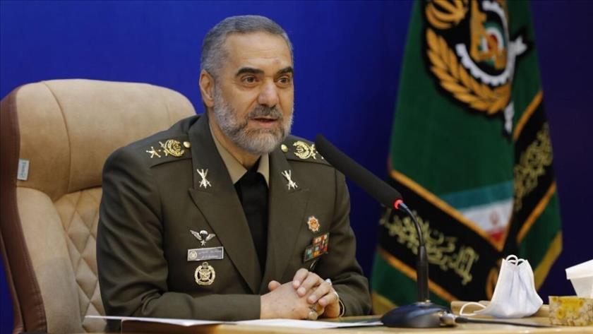 Iranpress: وزیر دفاع: سامانه‌های موشکی آرمان و آذرخش اهداف را در کمترین زمان منهدم می‌کنند