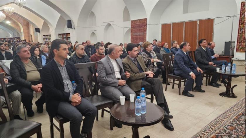 Iranpress: رونمایی از دیوان حافظ به زبان ارمنی در ارمنستان
