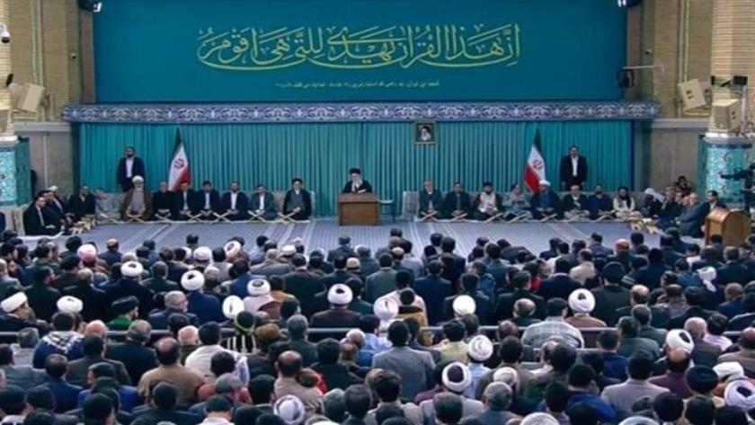 Iranpress: دیدار شرکت‌کنندگان چهلمین دوره مسابقات بین‌المللی قرآن کریم با رهبر انقلاب