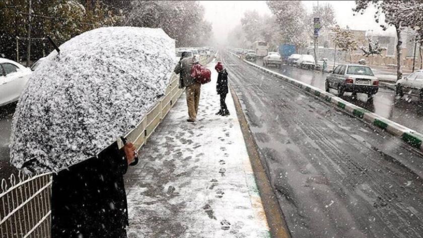 Iranpress: سرمای هوای تهران ادامه دارد