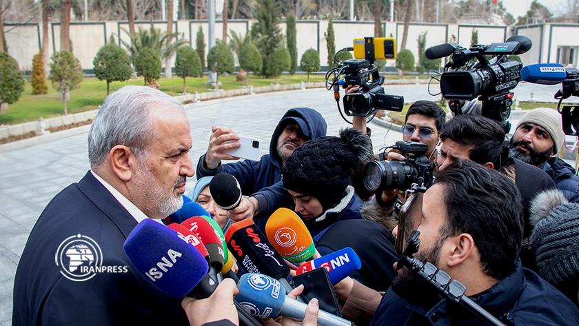 Iranpress: حاشیه‌های حیاط دولت سیزدهم درقاب ایران‌‌پرس