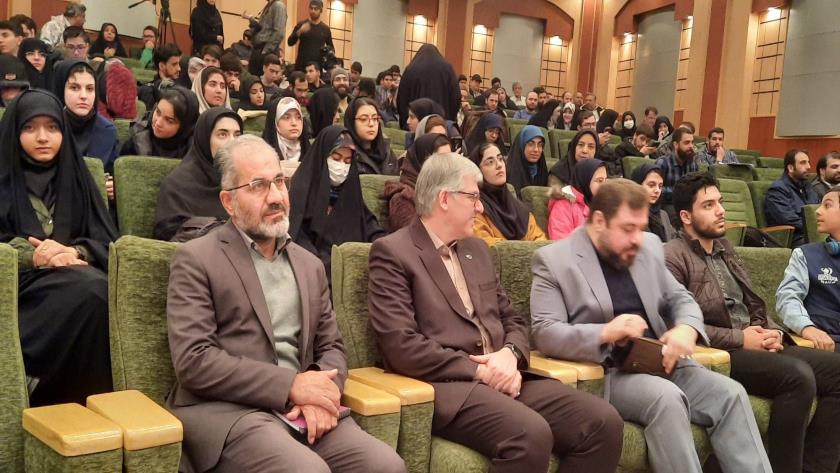 Iranpress: هدف ما سرآمدی در توسعه صنعت فضایی است/ برقراری اولین ارتباط با پارس۱ در ساعت ۱۴