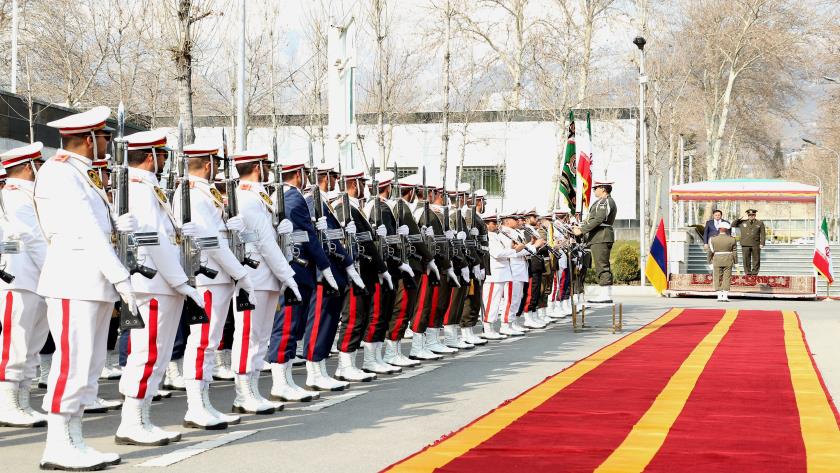 Iranpress: تهران میزبان دیدار وزرای دفاع ایران و ارمنستان