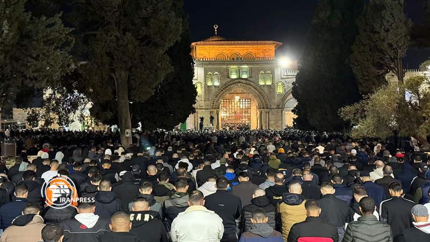 Iranpress: حضور گسترده فلسطینیان در مسجدالاقصی