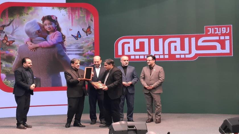Iranpress: دهمین رویداد تکریم بلندترین و بزرگترین پرچم ایران